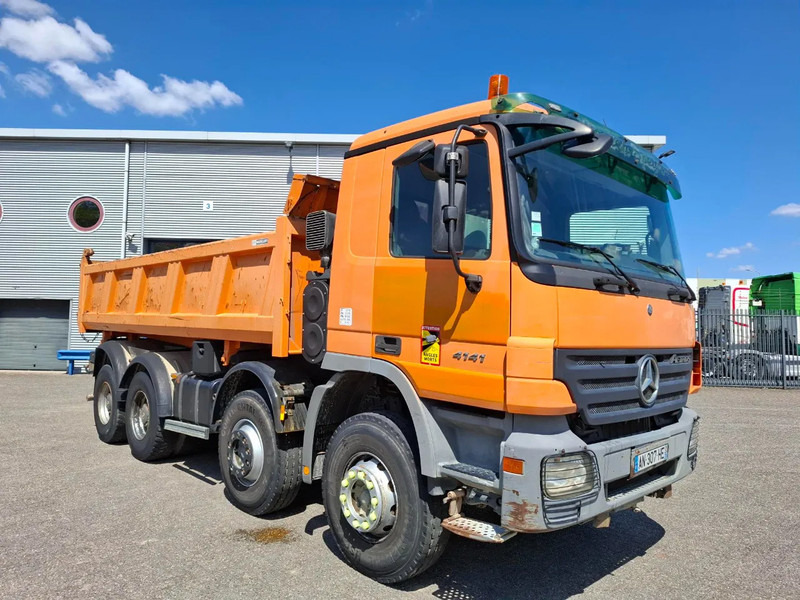 Mercedes-Benz Actros 4141 / 3SIDE MEILLER TIPPER / FULL-STEEL / DRUM BRAKES / ONLY:535937 KM / 2XSTEERING AXLE / AIRCO / AUTOMATIC / EURO-3 / - Kipper vrachtwagen: afbeelding 4 Mercedes-Benz Actros 4141 / 3SIDE MEILLER TIPPER / FULL-STEEL / DRUM BRAKES / ONLY:535937 KM / 2XSTEERING AXLE / AIRCO / AUTOMATIC / EURO-3 / - Kipper vrachtwagen: afbeelding 4