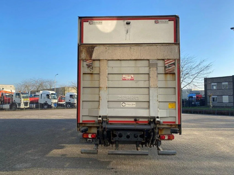 Mercedes-Benz Antos 2533 / LIFT AXLE / HEATED CLOSED BOX / PLATFORM 2000 KG / ONLY:506959 KM / SIDE DOOR / AUTOMATIC / EURO-6 / 2019 - Bakwagen: afbeelding 4 Mercedes-Benz Antos 2533 / LIFT AXLE / HEATED CLOSED BOX / PLATFORM 2000 KG / ONLY:506959 KM / SIDE DOOR / AUTOMATIC / EURO-6 / 2019 - Bakwagen: afbeelding 4