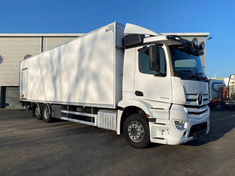 Mercedes-Benz Antos 2533 / LIFT AXLE / HEATED CLOSED BOX / PLATFORM 2000 KG / ONLY:506959 KM / SIDE DOOR / AUTOMATIC / EURO-6 / 2019 - Bakwagen: afbeelding 2 Mercedes-Benz Antos 2533 / LIFT AXLE / HEATED CLOSED BOX / PLATFORM 2000 KG / ONLY:506959 KM / SIDE DOOR / AUTOMATIC / EURO-6 / 2019 - Bakwagen: afbeelding 2