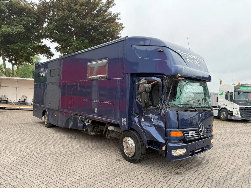 Mercedes-Benz Atego 1223 / ENGINE RUNNING / ONLY:159450 KM / HORSETRUCK / HEATED BOX / GEN2-TACHO= WATERTANK / LIVING ROOM / EURO-2 / MANUAL / - Paardenvrachtwagen: afbeelding 2 Mercedes-Benz Atego 1223 / ENGINE RUNNING / ONLY:159450 KM / HORSETRUCK / HEATED BOX / GEN2-TACHO= WATERTANK / LIVING ROOM / EURO-2 / MANUAL / - Paardenvrachtwagen: afbeelding 2