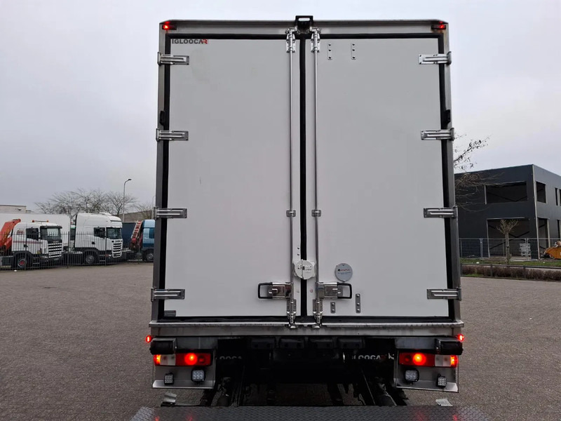 Renault D16.280 WIDE / ONLY:497760 KM / THERMOKING / PLATFORM 2TON / LWDS / BED / DATALOG / FULL-AIR / AUTOMATIC / EURO-6 / 2017 - Isotherm vrachtwagen: afbeelding 5 Renault D16.280 WIDE / ONLY:497760 KM / THERMOKING / PLATFORM 2TON / LWDS / BED / DATALOG / FULL-AIR / AUTOMATIC / EURO-6 / 2017 - Isotherm vrachtwagen: afbeelding 5
