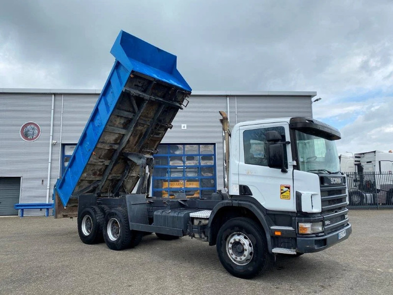 Scania 114-340 / 6X4 / 2 SIDE TIPPER / BIG AXLE / FULL-STEEL / DRUM BRAKES / MANUAL / 1999 - Kipper vrachtwagen: afbeelding 5 Scania 114-340 / 6X4 / 2 SIDE TIPPER / BIG AXLE / FULL-STEEL / DRUM BRAKES / MANUAL / 1999 - Kipper vrachtwagen: afbeelding 5