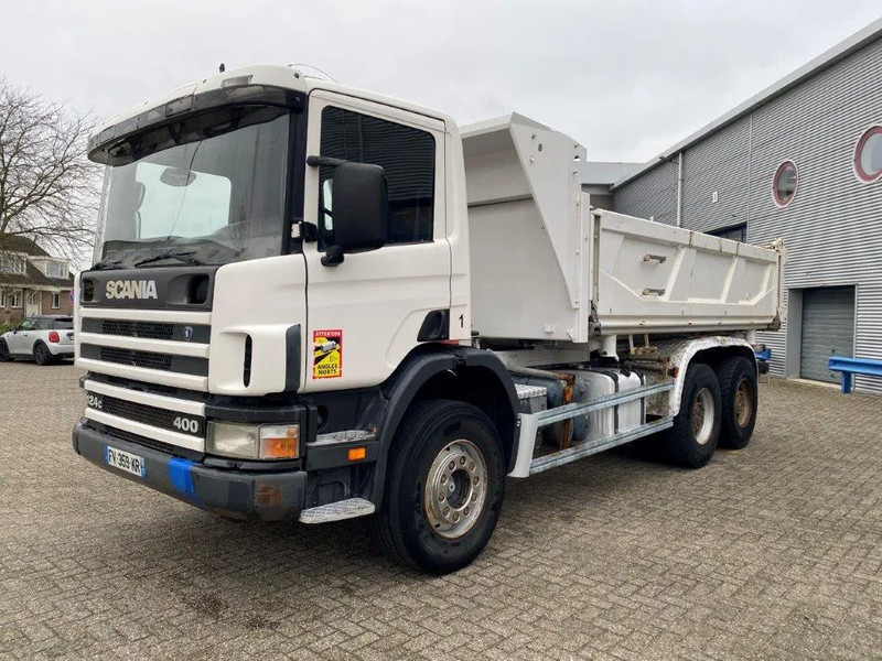 Scania 124-400 / 6X4 / RETARDER / BIG AXLE / FULL STEEL / 2SIDE TIPPER / OLD TACHO / AIRCO / MANUAL / EURO-2 / 2000 - Kipper vrachtwagen: afbeelding 1 Scania 124-400 / 6X4 / RETARDER / BIG AXLE / FULL STEEL / 2SIDE TIPPER / OLD TACHO / AIRCO / MANUAL / EURO-2 / 2000 - Kipper vrachtwagen: afbeelding 1