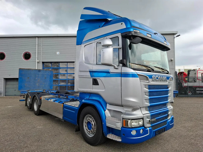 Scania R580 V8 / RETARDER / LIFT+LENKACHSE / FULL-AIR / PLATFORM 2000 KG / LEATHER / AIRCO / AUTOMATIC / EURO-6 / 2014 - Chassis vrachtwagen: afbeelding 2 Scania R580 V8 / RETARDER / LIFT+LENKACHSE / FULL-AIR / PLATFORM 2000 KG / LEATHER / AIRCO / AUTOMATIC / EURO-6 / 2014 - Chassis vrachtwagen: afbeelding 2