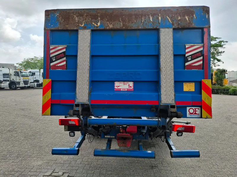 Scania R580 V8 / RETARDER / LIFT+LENKACHSE / FULL-AIR / PLATFORM 2000 KG / LEATHER / AIRCO / AUTOMATIC / EURO-6 / 2014 - Chassis vrachtwagen: afbeelding 4 Scania R580 V8 / RETARDER / LIFT+LENKACHSE / FULL-AIR / PLATFORM 2000 KG / LEATHER / AIRCO / AUTOMATIC / EURO-6 / 2014 - Chassis vrachtwagen: afbeelding 4