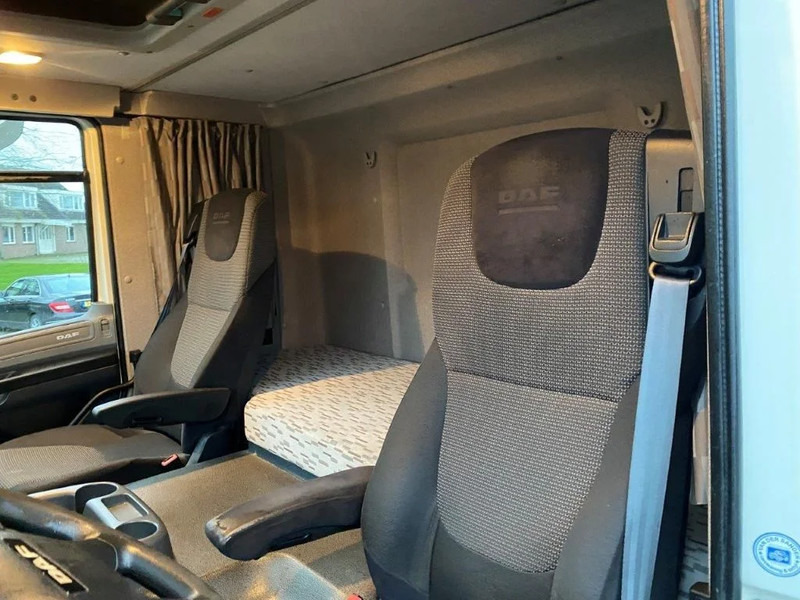 Trekker DAF CF370 / NICE CLEAN NL TRUCK / TYRES 80% / AUTOMATIC / EURO-6 / 2015: afbeelding 19