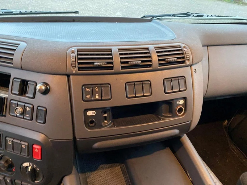 Trekker DAF CF370 / NICE CLEAN NL TRUCK / TYRES 80% / AUTOMATIC / EURO-6 / 2015: afbeelding 17