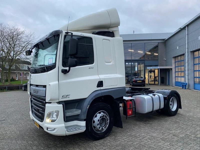 DAF CF370 / NICE CLEAN NL TRUCK / TYRES 80% / AUTOMATIC / EURO-6 / 2015 - Trekker: afbeelding 1 DAF CF370 / NICE CLEAN NL TRUCK / TYRES 80% / AUTOMATIC / EURO-6 / 2015 - Trekker: afbeelding 1