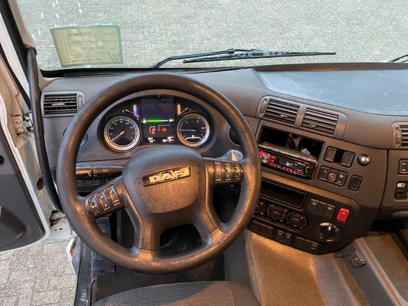 Trekker DAF CF370 / NICE CLEAN NL TRUCK / TYRES 80% / AUTOMATIC / EURO-6 / 2015: afbeelding 11