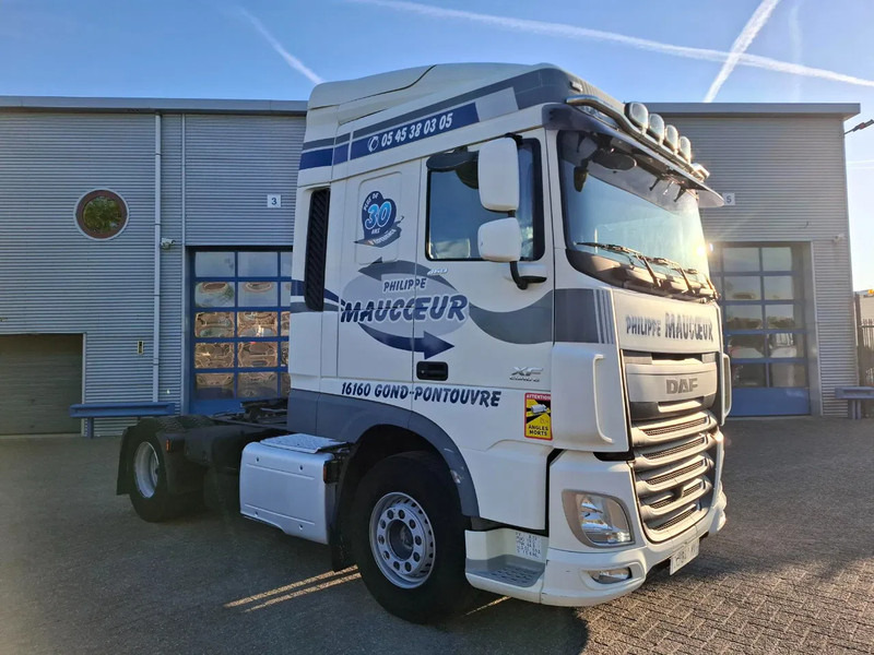 DAF XF106-460 / INTARDER / DEB / MANUAL / AIRCO / CLEAN TRUCK / EURO-6 / 2014 - Trekker: afbeelding 2 DAF XF106-460 / INTARDER / DEB / MANUAL / AIRCO / CLEAN TRUCK / EURO-6 / 2014 - Trekker: afbeelding 2