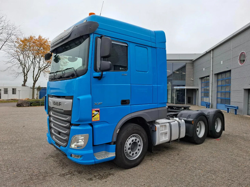 DAF XF106-530 / 6X4 / INTARDER / HYDRAULICS / ONLY:418213 KM / TUV:16-06-2026 / 44TON / LWDS / MANUAL / EURO-6 / 2018 - Trekker: afbeelding 1 DAF XF106-530 / 6X4 / INTARDER / HYDRAULICS / ONLY:418213 KM / TUV:16-06-2026 / 44TON / LWDS / MANUAL / EURO-6 / 2018 - Trekker: afbeelding 1