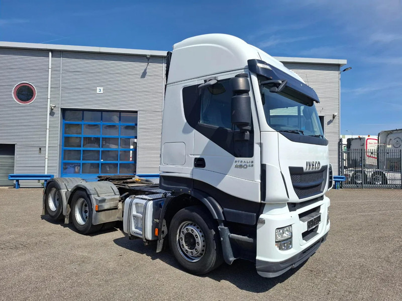 Iveco Stralis 440 / HYDRAULICS / BOOGIE / FRIDGE / 2XBED / 620664 KM / AIRCO / AUTOMATIC / EURO-6 / 2015 - Trekker: afbeelding 2 Iveco Stralis 440 / HYDRAULICS / BOOGIE / FRIDGE / 2XBED / 620664 KM / AIRCO / AUTOMATIC / EURO-6 / 2015 - Trekker: afbeelding 2