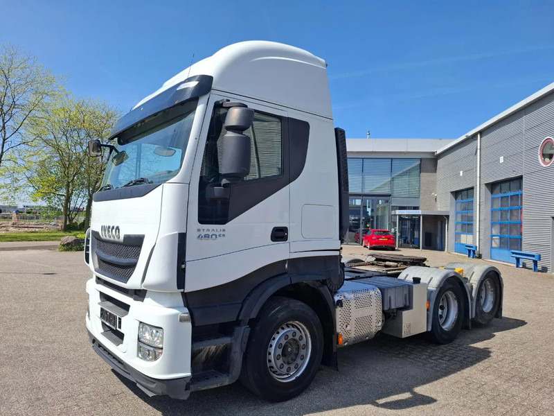 Iveco Stralis 440 / HYDRAULICS / BOOGIE / FRIDGE / 2XBED / 620664 KM / AIRCO / AUTOMATIC / EURO-6 / 2015 - Trekker: afbeelding 1 Iveco Stralis 440 / HYDRAULICS / BOOGIE / FRIDGE / 2XBED / 620664 KM / AIRCO / AUTOMATIC / EURO-6 / 2015 - Trekker: afbeelding 1