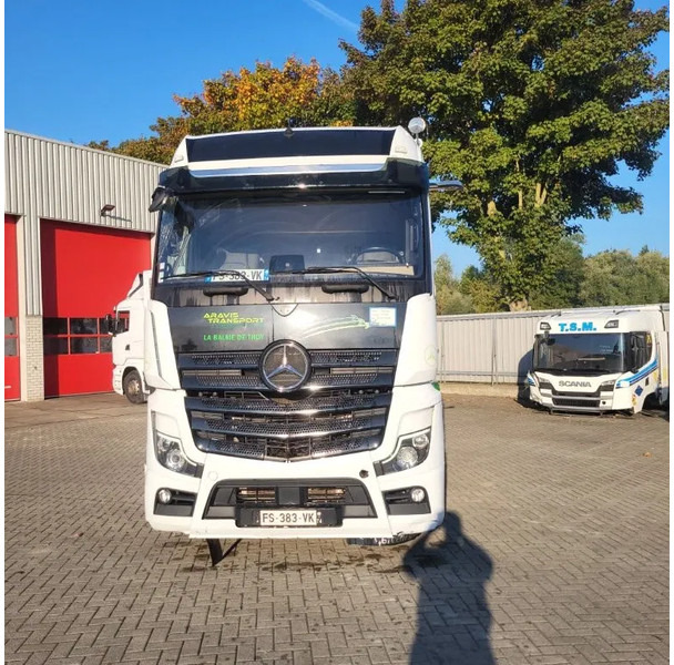 Mercedes-Benz ACTROS 1863 / ENGINE RUNNING / RETARDER / PARK-COOL /HYDRAULICS / ONLY: 268593KM / GIGA-SPACE / MIRRORCAM / AUTOMATIC / EURO-6 / - Trekker: afbeelding 3 Mercedes-Benz ACTROS 1863 / ENGINE RUNNING / RETARDER / PARK-COOL /HYDRAULICS / ONLY: 268593KM / GIGA-SPACE / MIRRORCAM / AUTOMATIC / EURO-6 / - Trekker: afbeelding 3