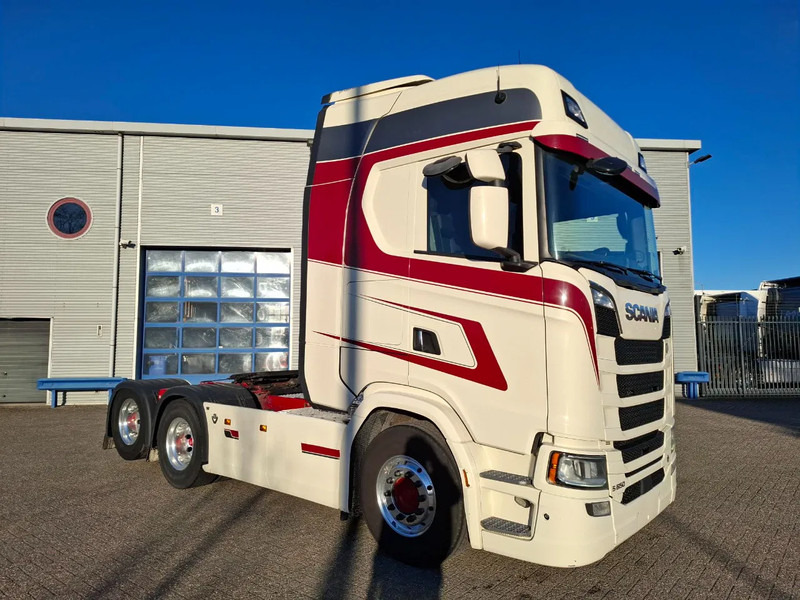 Scania NGS S650 V8 / BOOGIE / RETARDER / 633398KM / 9 TON FRONT AXLE / FULL-AIR / INLINER / LEATHER / ALCOA / NAVI / FRIDGE / EURO-6 / - Trekker: afbeelding 2 Scania NGS S650 V8 / BOOGIE / RETARDER / 633398KM / 9 TON FRONT AXLE / FULL-AIR / INLINER / LEATHER / ALCOA / NAVI / FRIDGE / EURO-6 / - Trekker: afbeelding 2