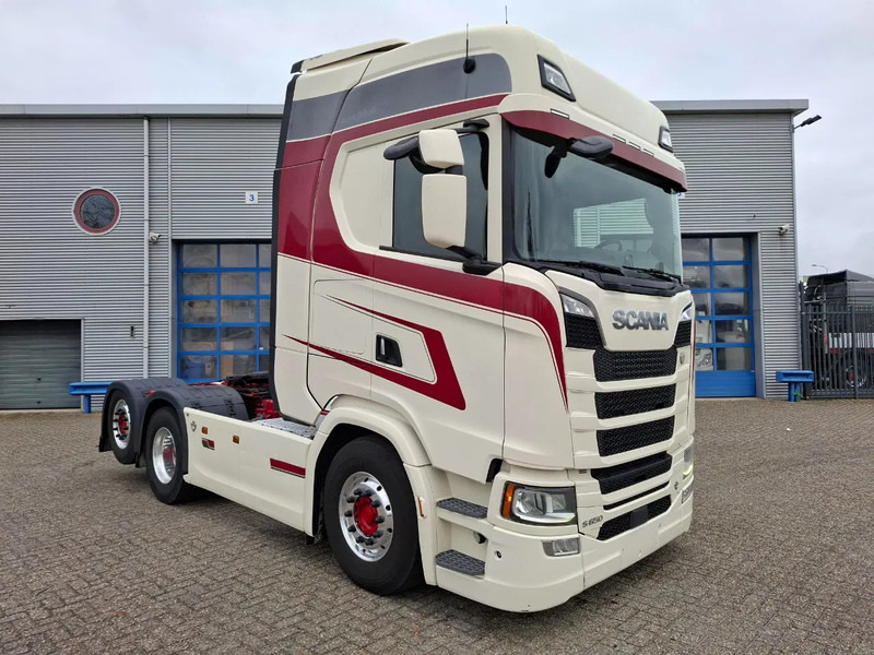 Scania NGS S650 V8 / RETARDER / 633397 KM / 9 TON FRONT AXELE / FULL-AIR / INLINER / FULL SPOILER / LEATHER / ALCOA / NAVI / FRIDGE / E - Trekker: afbeelding 2 Scania NGS S650 V8 / RETARDER / 633397 KM / 9 TON FRONT AXELE / FULL-AIR / INLINER / FULL SPOILER / LEATHER / ALCOA / NAVI / FRIDGE / E - Trekker: afbeelding 2