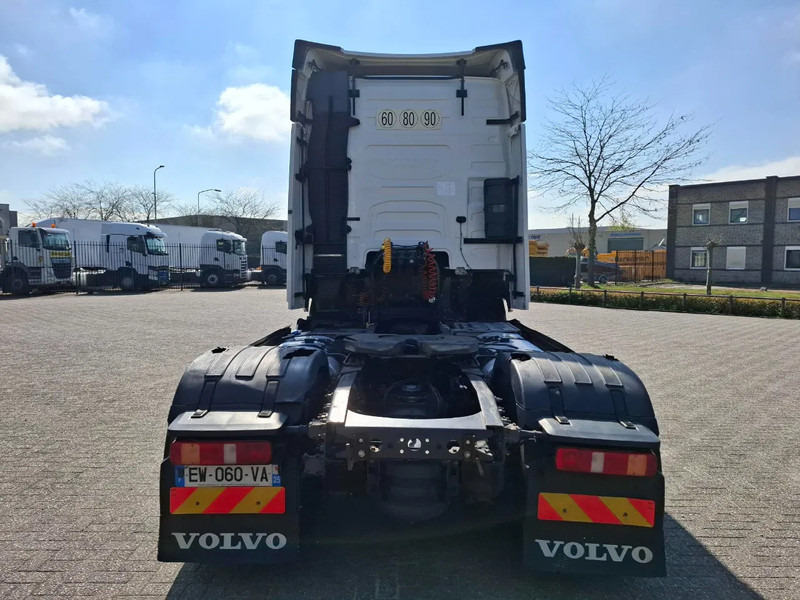 Volvo FH4-460 / VEB+ / DOUBLE TANK / FRIDGE / AUTOMATIC / EURO-6 / 2018 - Trekker: afbeelding 4 Volvo FH4-460 / VEB+ / DOUBLE TANK / FRIDGE / AUTOMATIC / EURO-6 / 2018 - Trekker: afbeelding 4