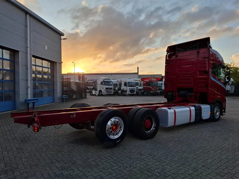 Volvo FH16-750 / BIG AXLE / VEB+ / ONLY:679711 KM / DYNAMIC STEERING / NAVI / LWDS / FULL-AIR / AUTOMATIC / EURO-6 / 2018 - Chassis vrachtwagen: afbeelding 5 Volvo FH16-750 / BIG AXLE / VEB+ / ONLY:679711 KM / DYNAMIC STEERING / NAVI / LWDS / FULL-AIR / AUTOMATIC / EURO-6 / 2018 - Chassis vrachtwagen: afbeelding 5