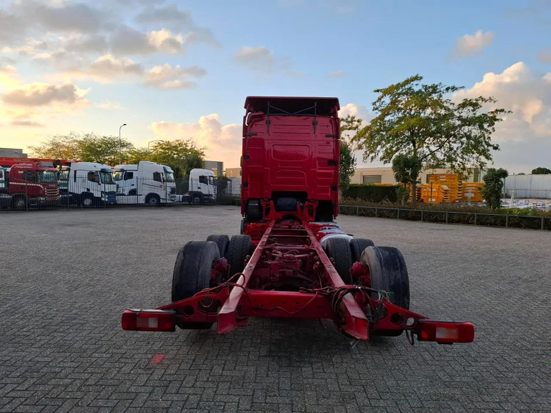 Volvo FH16-750 / BIG AXLE / VEB+ / ONLY:679711 KM / TECHNICAL 70TON / 9TON FRONT AXLE / INLINER / FULL-AIR / AUTOMATIC / EURO-6 / 2018 - Chassis vrachtwagen: afbeelding 4 Volvo FH16-750 / BIG AXLE / VEB+ / ONLY:679711 KM / TECHNICAL 70TON / 9TON FRONT AXLE / INLINER / FULL-AIR / AUTOMATIC / EURO-6 / 2018 - Chassis vrachtwagen: afbeelding 4