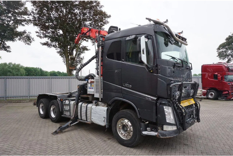 Volvo FH16-750 / ENGINE RUNNING / 6x4 / RETARDER / BIG AXLE / VEB+ / PALFINGER FD250 / EURO-6 / 2016 - Houttransport, Kraanwagen: afbeelding 4 Volvo FH16-750 / ENGINE RUNNING / 6x4 / RETARDER / BIG AXLE / VEB+ / PALFINGER FD250 / EURO-6 / 2016 - Houttransport, Kraanwagen: afbeelding 4