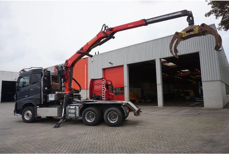 Volvo FH16-750 / ENGINE RUNNING / 6x4 / RETARDER / BIG AXLE / VEB+ / PALFINGER FD250 / EURO-6 / 2016 - Houttransport, Kraanwagen: afbeelding 5 Volvo FH16-750 / ENGINE RUNNING / 6x4 / RETARDER / BIG AXLE / VEB+ / PALFINGER FD250 / EURO-6 / 2016 - Houttransport, Kraanwagen: afbeelding 5