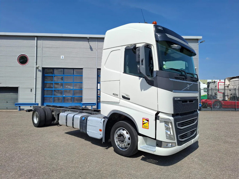 Volvo FH4-420 / PTO / DOUBLE TANK / I-PARKCOOL / VEB+ / LWDS / TUV:10-07-2025 / AUTOMATIC / EURO-6 / 2016 - Chassis vrachtwagen: afbeelding 2 Volvo FH4-420 / PTO / DOUBLE TANK / I-PARKCOOL / VEB+ / LWDS / TUV:10-07-2025 / AUTOMATIC / EURO-6 / 2016 - Chassis vrachtwagen: afbeelding 2