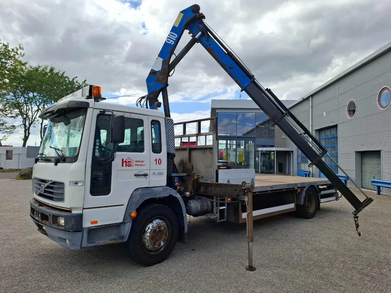 Volvo FL6-220 / HMF 910 / REMOTE / ONLY:493620 KM / AIRCO / FULL-AIR / MANUAL / EURO-3 / 2003 - Kraanwagen: afbeelding 1 Volvo FL6-220 / HMF 910 / REMOTE / ONLY:493620 KM / AIRCO / FULL-AIR / MANUAL / EURO-3 / 2003 - Kraanwagen: afbeelding 1