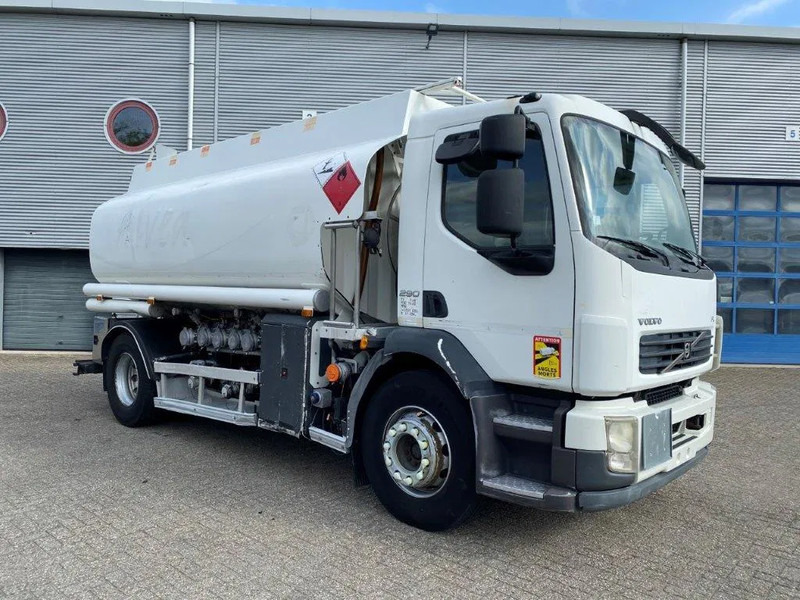 Volvo FL7-290 / 5 COMPARTIMENTS / 13000 LITER TOTAL / PUMP / ONLY:288120 KM / AUTOMATIC / EURO-5 / 2009 - Tankwagen: afbeelding 2 Volvo FL7-290 / 5 COMPARTIMENTS / 13000 LITER TOTAL / PUMP / ONLY:288120 KM / AUTOMATIC / EURO-5 / 2009 - Tankwagen: afbeelding 2
