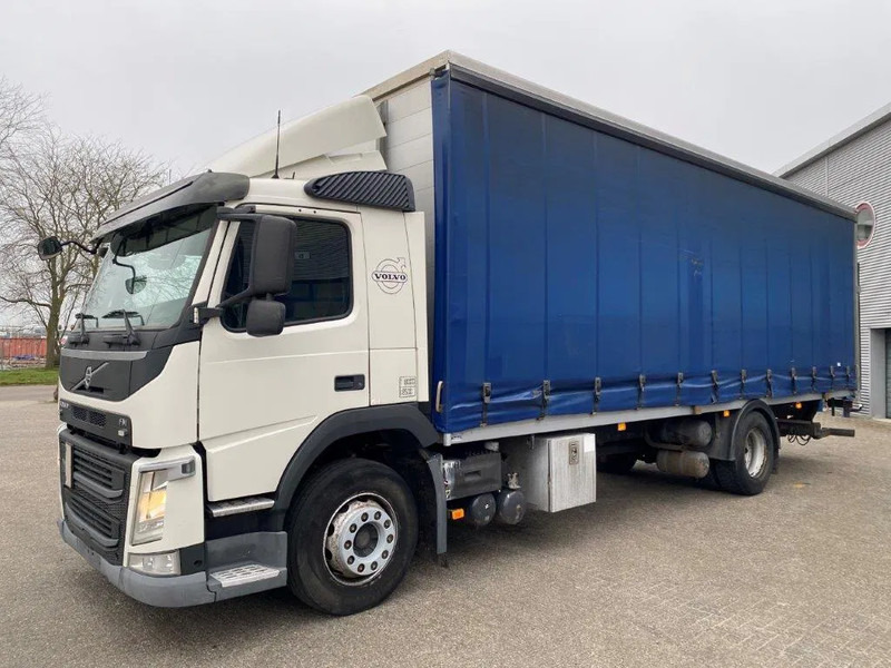 Volvo FM11-330 / LOW KM'S:472120 KM / LWDS / FULL-AIR / NAVI / CURTAIN SAILS / PLATFORM 2500KG / AUTOMATIC / EURO-6 / 2016 - Schuifzeilen vrachtwagen: afbeelding 1 Volvo FM11-330 / LOW KM'S:472120 KM / LWDS / FULL-AIR / NAVI / CURTAIN SAILS / PLATFORM 2500KG / AUTOMATIC / EURO-6 / 2016 - Schuifzeilen vrachtwagen: afbeelding 1