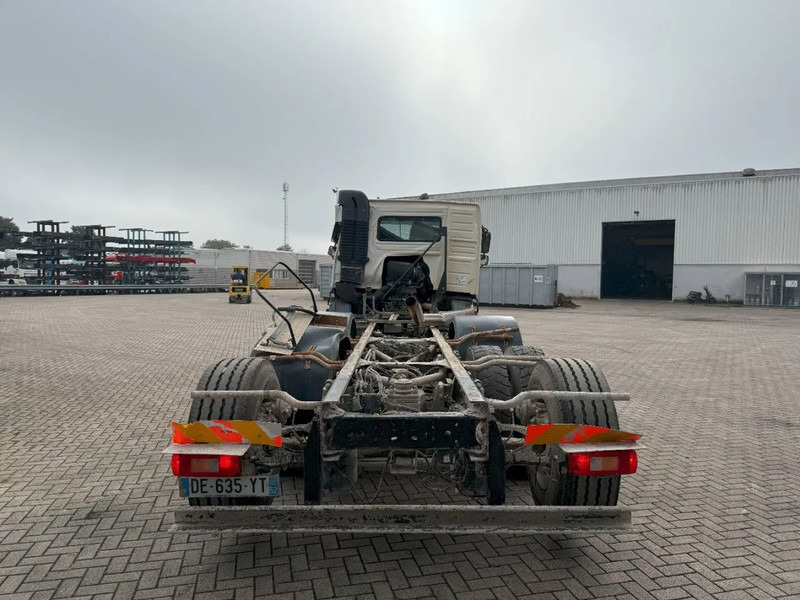 Volvo FMX 450 / ENGINE RUNNING / 8X4 / VEB / ONLY:260642 KM / PTO / LIFT+LENKACHSE / ALCOA / AUTOMATIC / EURO-6 / 2014 - Chassis vrachtwagen: afbeelding 4 Volvo FMX 450 / ENGINE RUNNING / 8X4 / VEB / ONLY:260642 KM / PTO / LIFT+LENKACHSE / ALCOA / AUTOMATIC / EURO-6 / 2014 - Chassis vrachtwagen: afbeelding 4