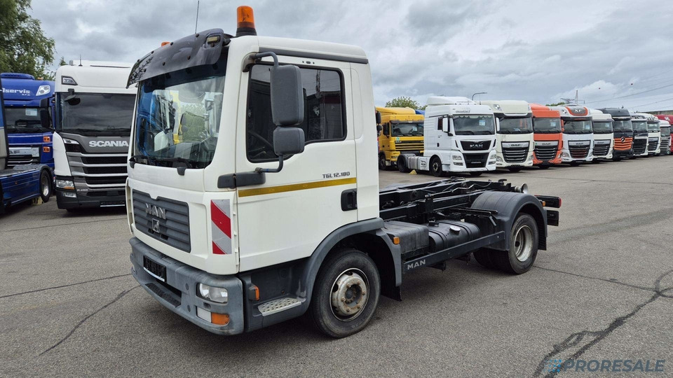 MAN TGL 12.180 4x2 BB EURO 3 - Hákový nosič kontejnerů - Haakarmsysteem vrachtwagen: afbeelding 2 MAN TGL 12.180 4x2 BB EURO 3 - Hákový nosič kontejnerů - Haakarmsysteem vrachtwagen: afbeelding 2