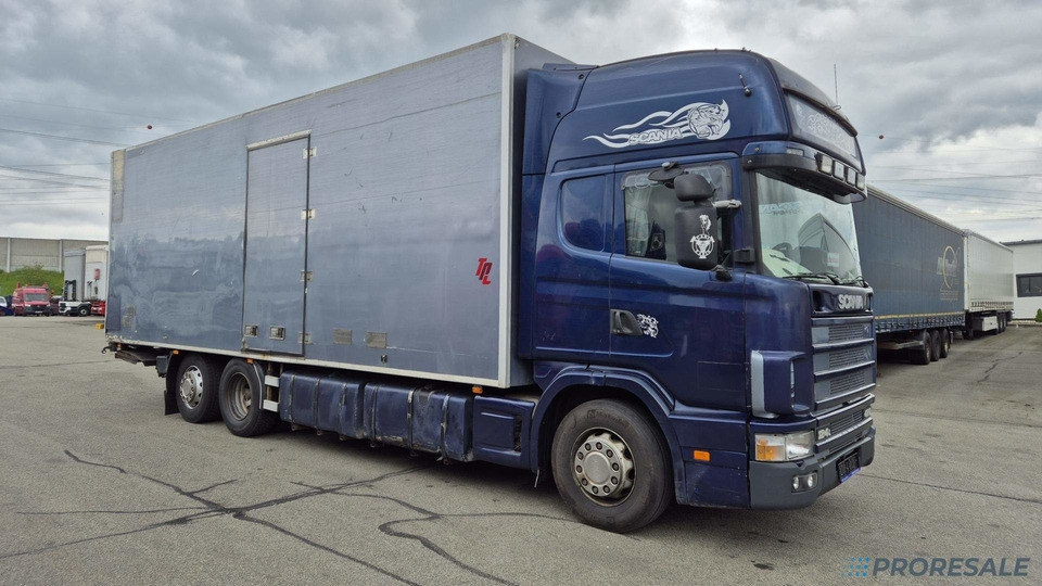 SCANIA R124 LB 6X2 EURO 3 - skříňový + hydraulické čelo - Bakwagen: afbeelding 1 SCANIA R124 LB 6X2 EURO 3 - skříňový + hydraulické čelo - Bakwagen: afbeelding 1