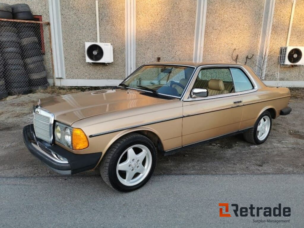 84mod MB 300Cd Turbodiesel Coupe - Personenwagen: afbeelding 1 84mod MB 300Cd Turbodiesel Coupe - Personenwagen: afbeelding 1