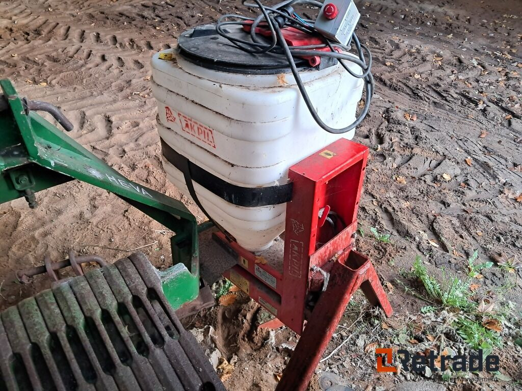 Akpil Poplon Elspreder/saltspreder - Zout/ Zandstrooier: afbeelding 4 Akpil Poplon Elspreder/saltspreder - Zout/ Zandstrooier: afbeelding 4