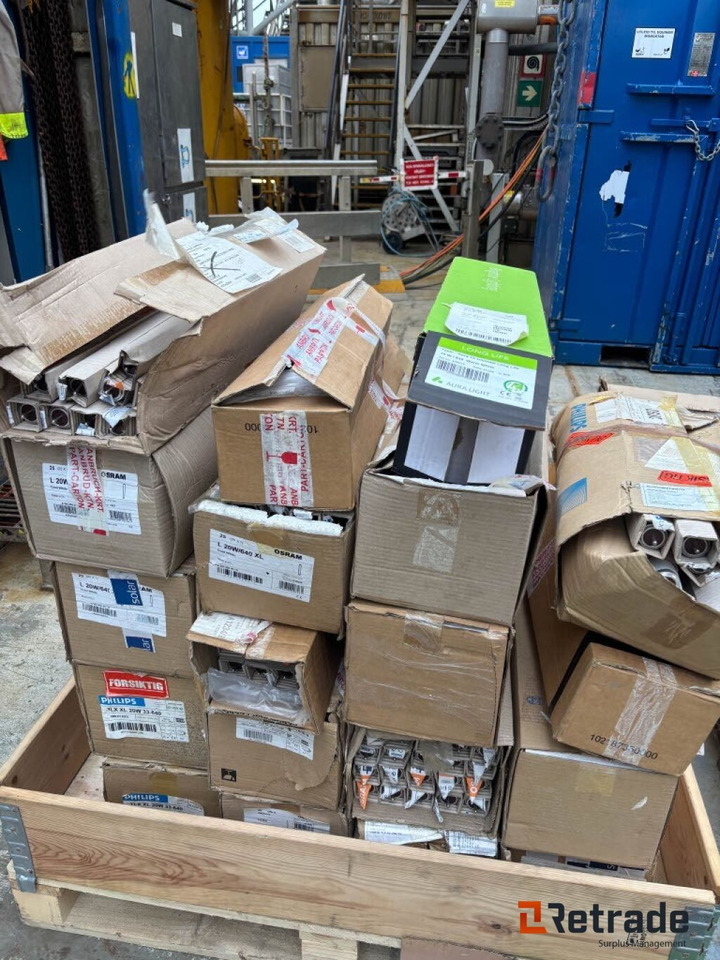 Diverse lystoffrør , 3 paller - Gereedschap/ Toebehoor: afbeelding 1 Diverse lystoffrør , 3 paller - Gereedschap/ Toebehoor: afbeelding 1