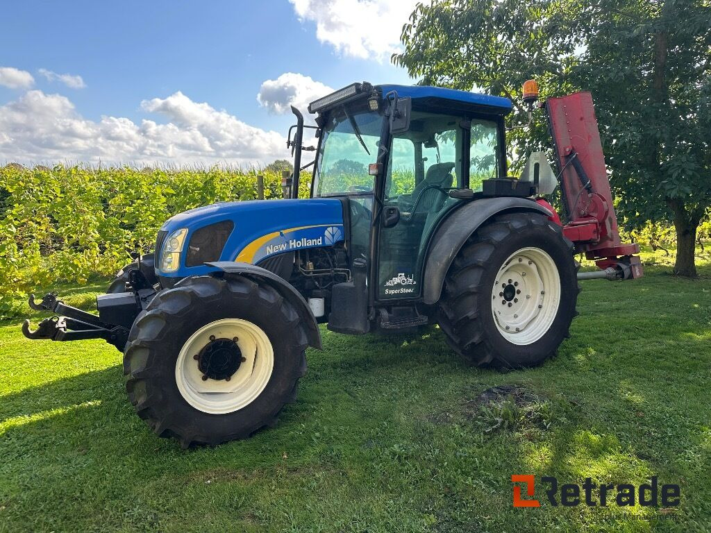 New Holland T4040 super steer traktor - Landbouwmachine: afbeelding 1 New Holland T4040 super steer traktor - Landbouwmachine: afbeelding 1