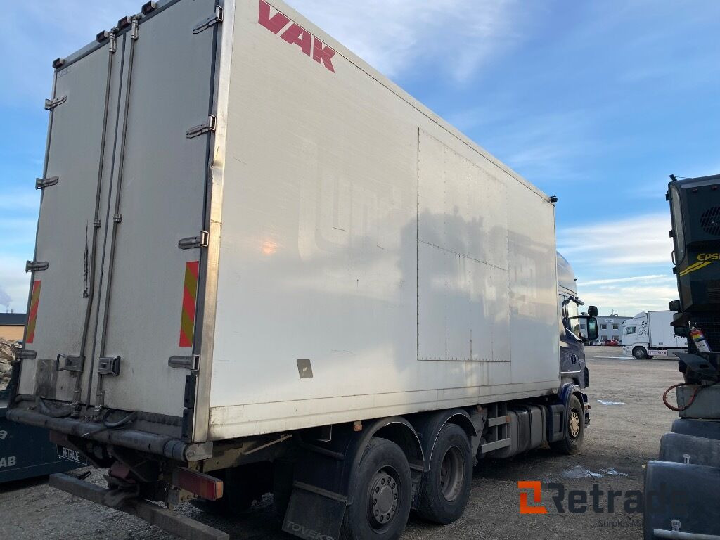 Skåpbil Scania R500LB6X2*4MNB Renoveringsobjekt - Bakwagen: afbeelding 4 Skåpbil Scania R500LB6X2*4MNB Renoveringsobjekt - Bakwagen: afbeelding 4