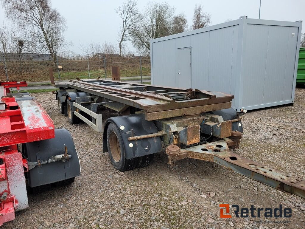 Släpvagn BRIAB axligt lastväxlarsläp med tipp , 30-tons parabelfjädring - Haakarm/ Portaalarm aanhanger: afbeelding 2 Släpvagn BRIAB axligt lastväxlarsläp med tipp , 30-tons parabelfjädring - Haakarm/ Portaalarm aanhanger: afbeelding 2