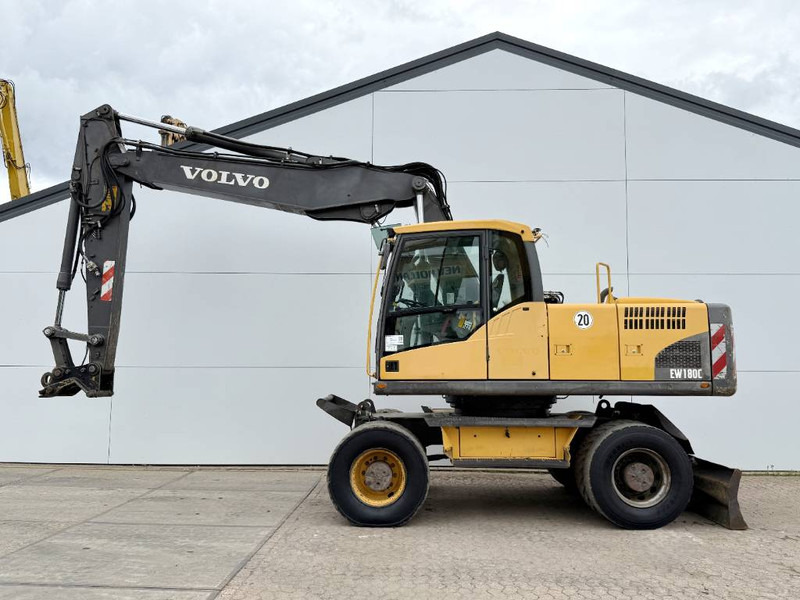 Volvo EW180C - Dutch Machine / Triple Boom - Mobiele graafmachine: afbeelding 1 Volvo EW180C - Dutch Machine / Triple Boom - Mobiele graafmachine: afbeelding 1