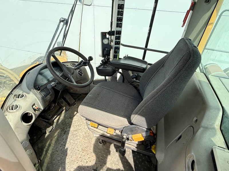 Wiellader Volvo L220G - German Machine / 3rd Function / Auto Lube: afbeelding 8