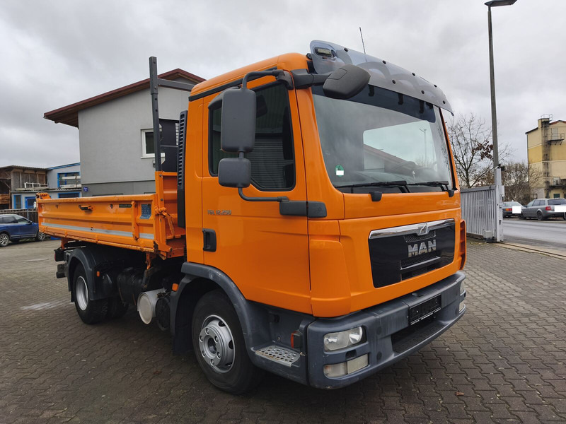 MAN TGL 12.250 Meiller Dreiseitenkipper 3-Sitzer 4x2 Euro 5 AHK (22) - Kipper vrachtwagen: afbeelding 4 MAN TGL 12.250 Meiller Dreiseitenkipper 3-Sitzer 4x2 Euro 5 AHK (22) - Kipper vrachtwagen: afbeelding 4