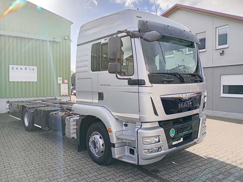 MAN TGM 12.290 BDF Euro 6 4x2 AHK (37) - Chassis vrachtwagen: afbeelding 2 MAN TGM 12.290 BDF Euro 6 4x2 AHK (37) - Chassis vrachtwagen: afbeelding 2