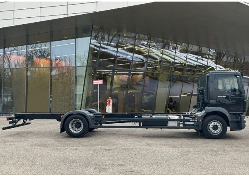 MAN TGM 18.320 4x2BL CH Fahrgestell Euro 6 Rechtslenker NEU - Chassis vrachtwagen: afbeelding 4 MAN TGM 18.320 4x2BL CH Fahrgestell Euro 6 Rechtslenker NEU - Chassis vrachtwagen: afbeelding 4