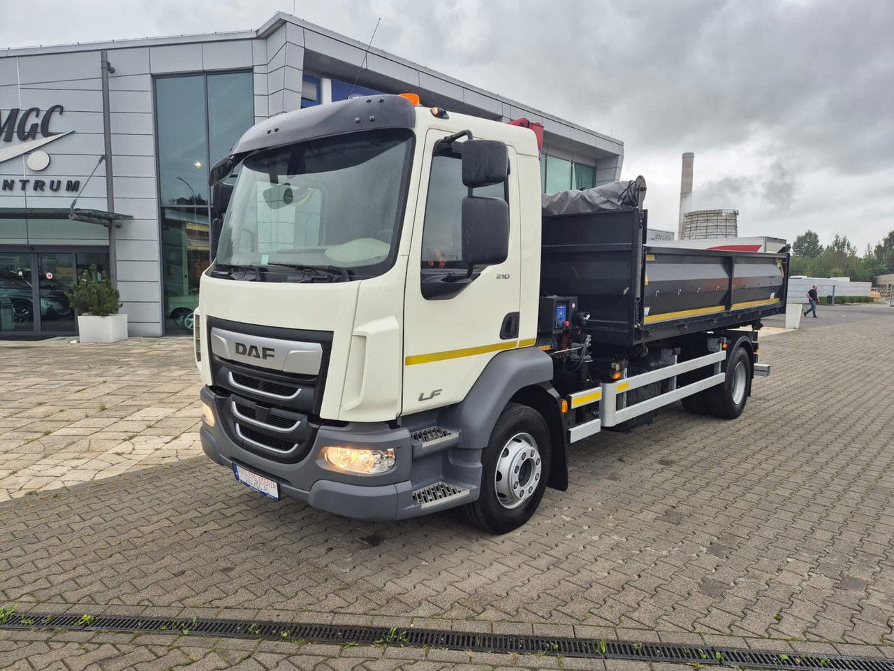 DAF LF 210 HDS HMF / Kipper / Like NEW - Kipper vrachtwagen, Kraanwagen: afbeelding 1 DAF LF 210 HDS HMF / Kipper / Like NEW - Kipper vrachtwagen, Kraanwagen: afbeelding 1