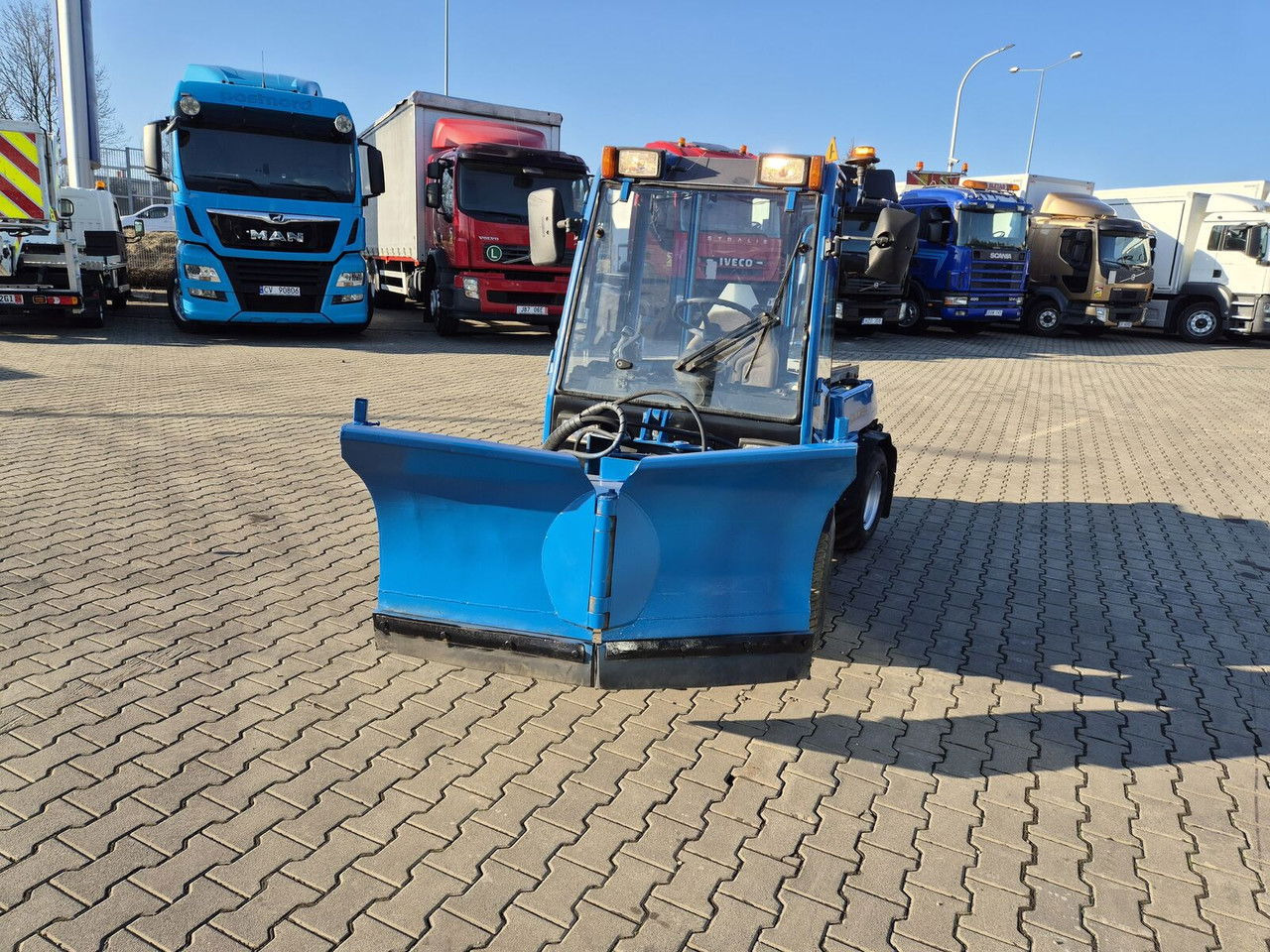 Holder C245 4WD / Tool carrier / Snow plow / PTO Front AN D Rear / 4X4 / Holder C245 4WD / Tool carrier / Snow plow / PTO Front AN D Rear / 4X4 / - Gemeentelijke tractor: afbeelding 3 Holder C245 4WD / Tool carrier / Snow plow / PTO Front AN D Rear / 4X4 / Holder C245 4WD / Tool carrier / Snow plow / PTO Front AN D Rear / 4X4 / - Gemeentelijke tractor: afbeelding 3