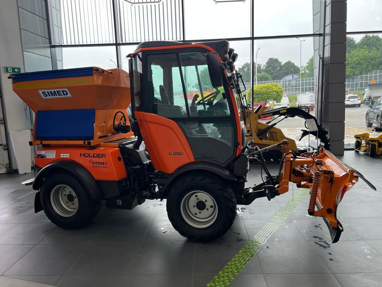 Holder C250 4X4 / LOW MTH / 1 Owner / Kubota Engine - Elektrische vrachtvoertuig: afbeelding 4 Holder C250 4X4 / LOW MTH / 1 Owner / Kubota Engine - Elektrische vrachtvoertuig: afbeelding 4