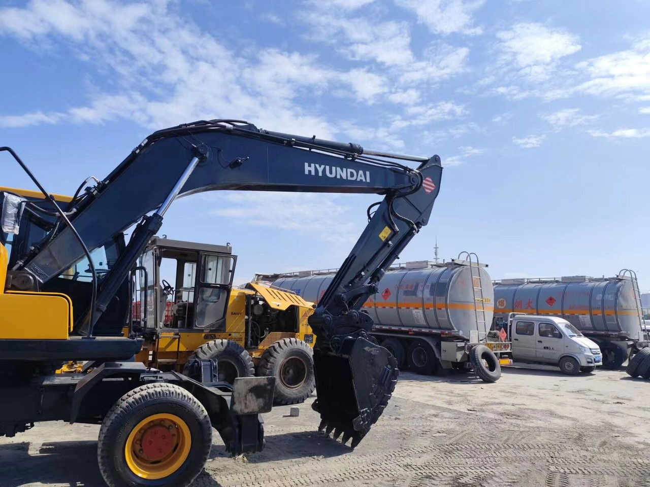 Hyundai R210-7 / Cummins / 1800MTH / Like NEW/20,5Tons/Sp R210-7 / Cummins / 1800MTH / Like NEW/20,5Tons/Special Ofert - Mobiele graafmachine: afbeelding 2 Hyundai R210-7 / Cummins / 1800MTH / Like NEW/20,5Tons/Sp R210-7 / Cummins / 1800MTH / Like NEW/20,5Tons/Special Ofert - Mobiele graafmachine: afbeelding 2