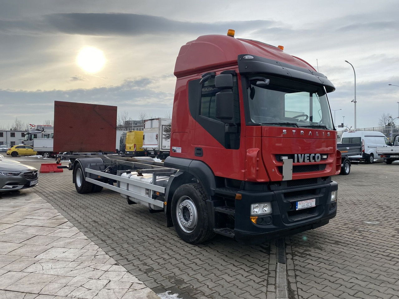 IVECO Stralis 360 AT 190 / Euro 5 / NEW Service / Long Frame - Chassis vrachtwagen: afbeelding 2 IVECO Stralis 360 AT 190 / Euro 5 / NEW Service / Long Frame - Chassis vrachtwagen: afbeelding 2