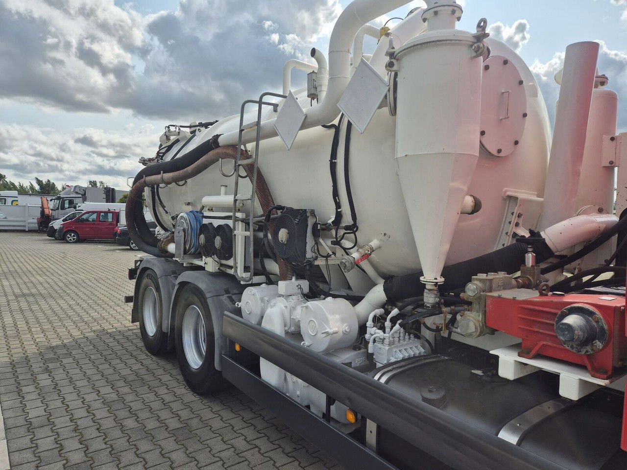 MAN TGA 26.400 ADR / Jurop / 6X4 / 12m3+1m3 / 1 Owner - Vacuümwagen: afbeelding 5 MAN TGA 26.400 ADR / Jurop / 6X4 / 12m3+1m3 / 1 Owner - Vacuümwagen: afbeelding 5