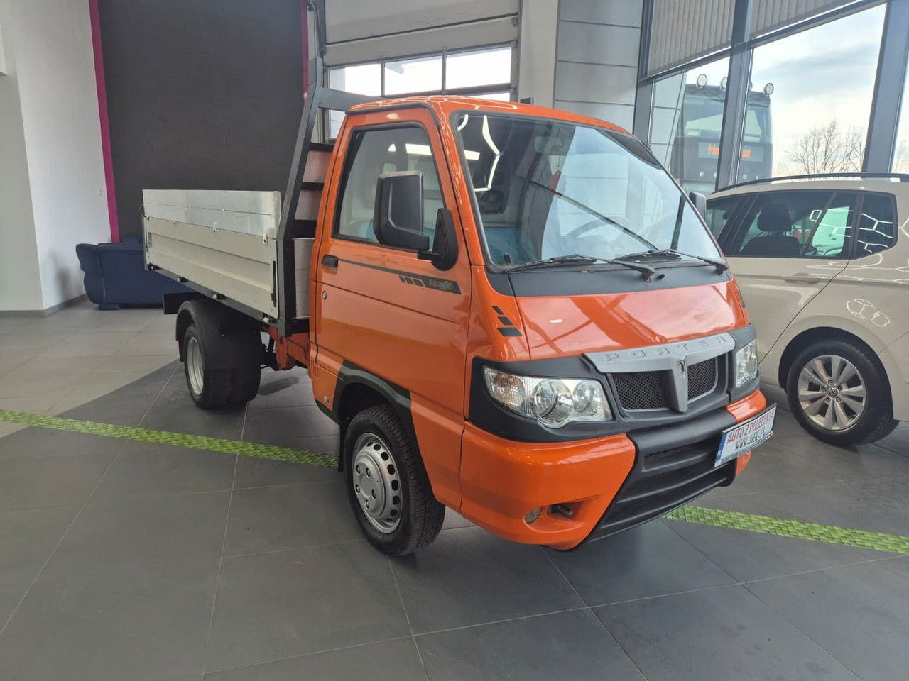 Piaggio Porter Maxxi eXtra / Kipper / 1 Owner / LOW KM - Kipper bestelwagen: afbeelding 4 Piaggio Porter Maxxi eXtra / Kipper / 1 Owner / LOW KM - Kipper bestelwagen: afbeelding 4